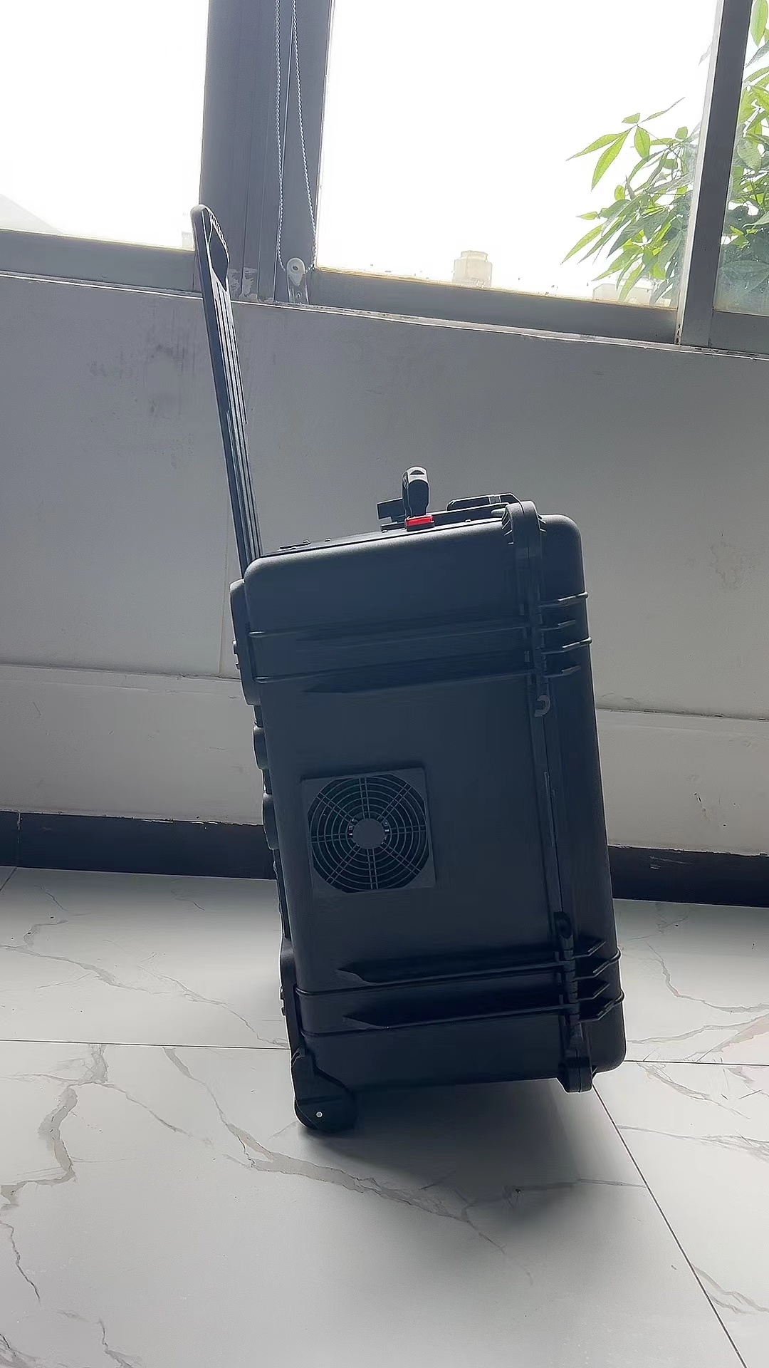 芝罘手拉箱型移动通信干扰器